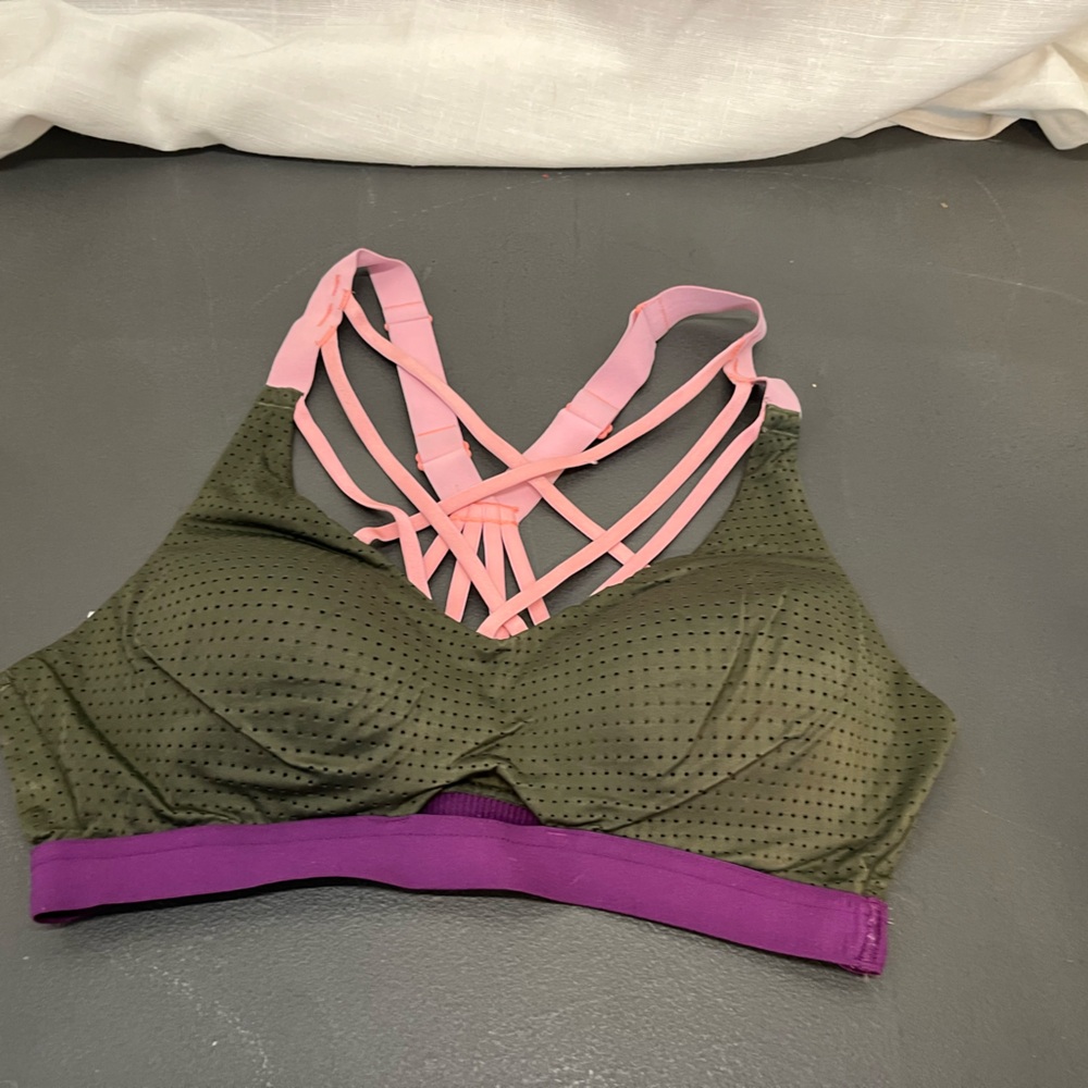 VICTORIA SPORT Olive and Pink Strappy sports bra